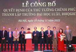 Trao quyết định thành lập Đại học Luật thuộc Đại học Quốc gia Hà Nội
