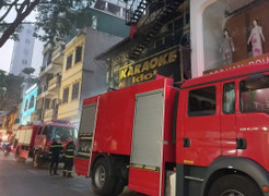 Hà Nội: Cháy quán karaoke trên phố Mai Hắc Đế