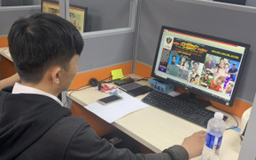 Công ty tài chính ở TP.HCM ghép ảnh nóng người vay để đòi nợ