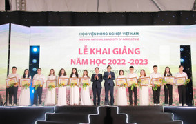 Nhiều học bổng giá trị được trao cho sinh viên Học viện Nông nghiệp 