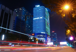 Tòa nhà TNG Holdings Vietnam đổi màu xanh, hưởng ứng Ngày Trẻ em thế giới