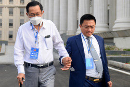 Đang hầu tòa, cựu Thứ trưởng Y tế Cao Minh Quang phải nhập viện