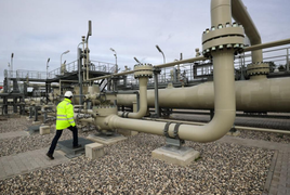 Châu Âu gấp rút lấp đầy kho dầu trước lệnh cấm vận Nga