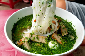 Dừng chân ở xứ Nẫu, thưởng thức bánh canh hẹ nức tiếng dành cho hội yêu màu xanh