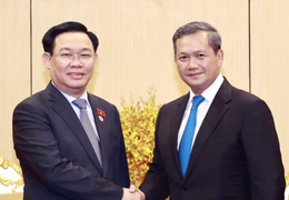 Chủ tịch Quốc hội Vương Đình Huệ tiếp Đại tướng Hun Manet