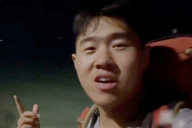 Chàng trai bỏ việc, đạp xe 2.000 km đến Qatar xem World Cup