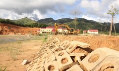 Cận cảnh sân vận động gần 15 tỷ đồng ở Quảng Nam mới hoàn thành đã hư hỏng
