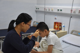 Phụ huynh trường iSchool Nha Trang trắng đêm khắc khoải chăm con