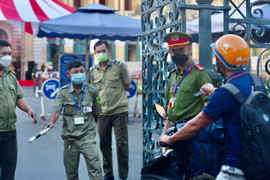  An ninh thắt chặt tại phiên tòa xét xử ‘dì ghẻ’ hành hạ bé gái 8 tuổi đến chết