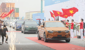 999 ô tô điện VinFast VF 8 lên tàu sang Mỹ