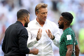 HLV Ả Rập Xê Út nổi trận lôi đình, mắng học trò không biết kèm Messi