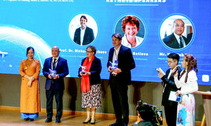 Hàng không và du lịch - phục hồi hậu COVID-19: Thách thức và triển vọng