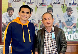 HAGL gia hạn hợp đồng với HLV Kiatisak 