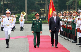 Bộ trưởng Quốc phòng Phan Văn Giang đón và hội đàm với người đồng cấp Australia