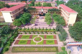 Nữ sinh tử vong sau trò đùa giấu giày của bạn