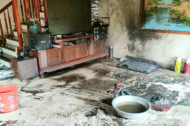 Hưng Yên: Người đổ xăng, phóng hỏa nhà mẹ đã tử vong