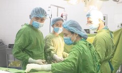 Cứu sống tài xế xe ôm công nghệ bị cướp đâm xuyên tim, phổi