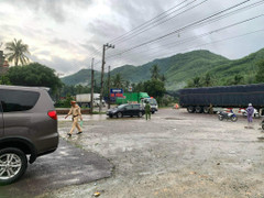 Lùi xe cán chết 3 mẹ con ở Phú Yên: Tài xế nói để lấy điện thoại