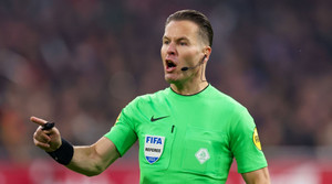 FIFA chọn cựu cảnh sát làm trọng tài trận Tây Ban Nha vs Đức