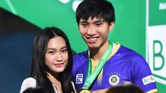 Bạn gái Văn Hậu nổi bật trong lễ ăn mừng chức vô địch của Hà Nội FC