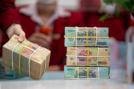 Lãi vay ngược chiều ở một số ngân hàng