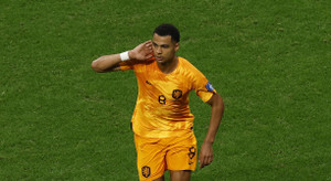 Thắng dễ Qatar, Hà Lan vượt vòng bảng với ngôi đầu 