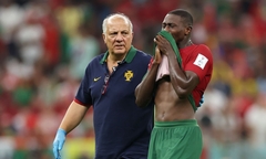 Lần đầu đá World Cup, sao trẻ Bồ Đào Nha khóc nức nở rời sân ngay hiệp 1