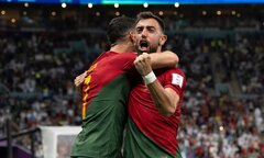 Bruno Fernandes tỏa sáng giúp Bồ Đào Nha đánh bại Uruguay, vượt qua vòng bảng