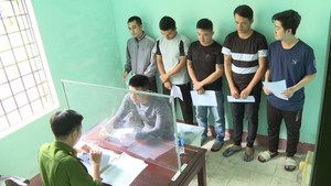 Triệt phá tụ điểm cá độ bóng đá hơn 14 tỷ đồng 'núp bóng' quán cà phê ở Huế