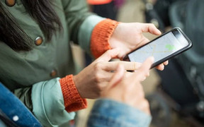 Hộ nghèo, cận nghèo được hỗ trợ điện thoại thông minh từ tháng 12/2022