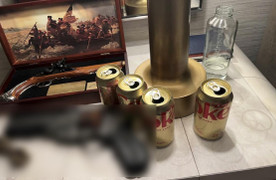 Hình ảnh tủ đầu giường gây bão của tỷ phú Elon Musk