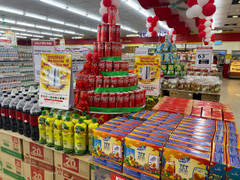 Siêu thị mạnh tay giảm giá hàng thiết yếu, phục vụ người dân mua sắm cuối năm