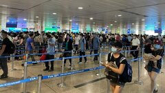 Nới 'room' cho sân bay đông khách nhất Việt Nam trong dịp Tết 