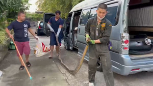 Trăn dài gần 4m lẩn trốn trong ô tô ở Thái Lan