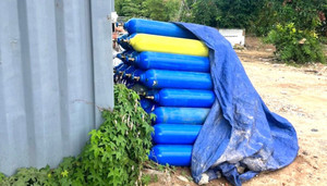 Phát hiện kho chứa bình khí cười dưới chân cầu ở Đà Nẵng