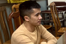 Khởi tố kẻ mua bé gái 13 tuổi với giá 2 triệu đồng về làm phục vụ quán karaoke