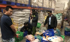 Bình Dương: Phối hợp kiểm tra, phát hiện 130 kg thực phẩm không rõ nguồn gốc
