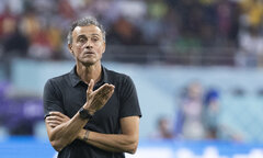 Tây Ban Nha sa thải HLV Luis Enrique