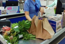 Siêu thị, cửa hàng ngày càng 'xanh' để bảo vệ người tiêu dùng