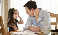 7 câu hỏi của bố mẹ làm đau con trẻ