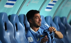 Trọng tài khiến Suarez khóc cạn nước mắt, Cavani uất ức đấm hỏng màn hình VAR
