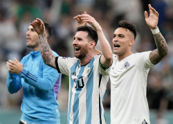CĐV Australia chế giễu, Messi đáp trả ngoạn mục