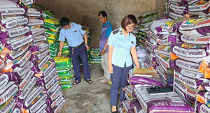 Xử phạt 2 cơ sở buôn bán phân bón có chất lượng không đạt chuẩn