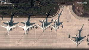 Tập trung máy bay ở căn cứ Engels-2, Nga chuẩn bị không kích Ukraine?