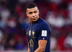 Mbappe đóng phạt hộ Liên đoàn bóng đá Pháp
