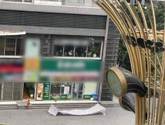 Bé trai ở Hà Nội rơi từ tầng cao chung cư xuống đất thiệt mạng