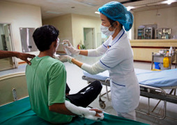 Bỏng nặng do điện thoại phát nổ khi vừa dùng vừa sạc