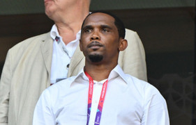 Samuel Eto'o đánh người ở World Cup 2022