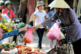 Nói không với túi nilon: Bắt đầu từ các bà nội trợ