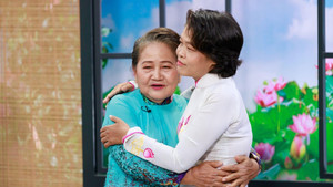 Mẹ chồng lượm ve chai thương nàng dâu bạo bệnh suốt 12 năm như con gái ruột